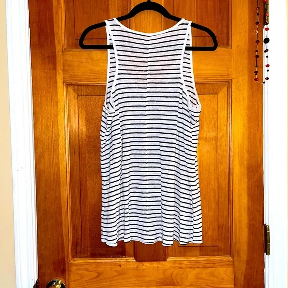 Women’s XL Black & White Striped Tank Top - Picture 2 of 10